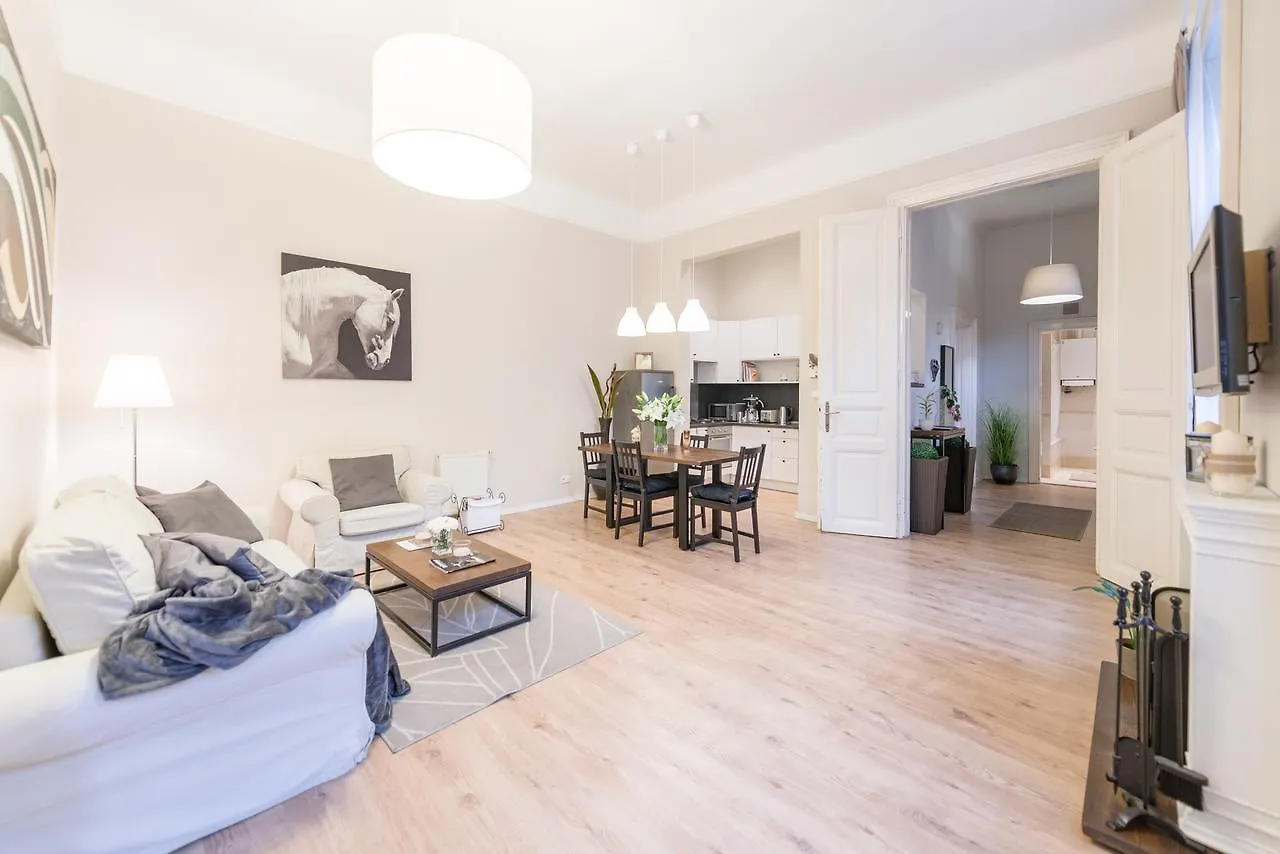 בודפשט Paulay Apartment